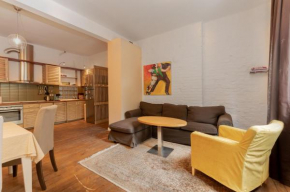 That 70's Apartment ~ Top Center with Balcony